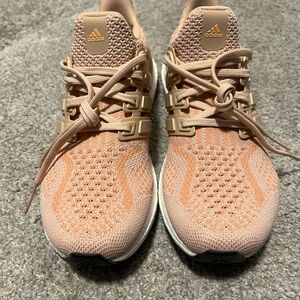 Like new- Women’s Adidas Ultraboost 5.0